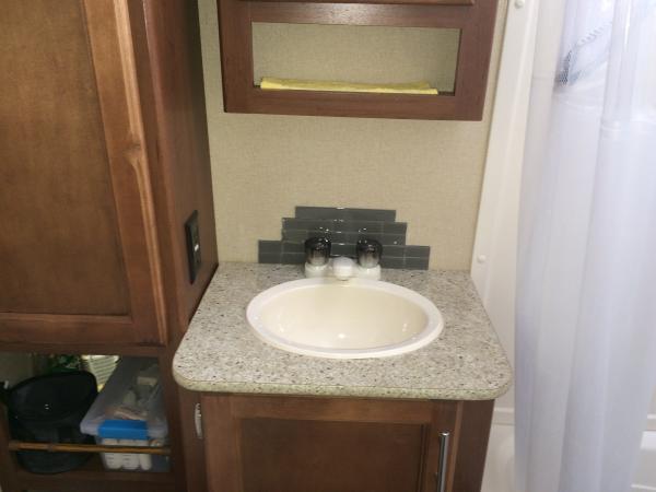 backsplash bathroom