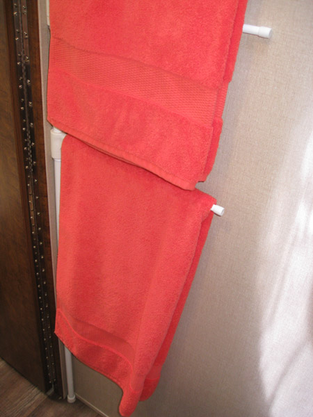 Bathroom towel caddy lower half