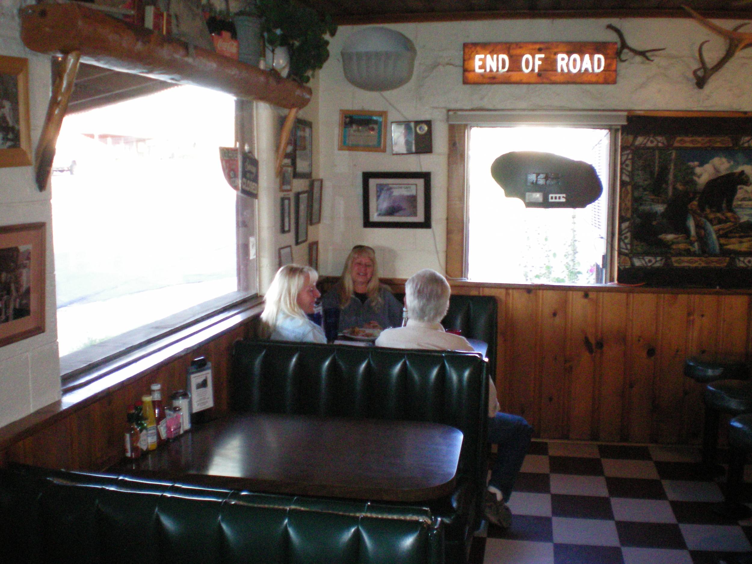 Bear Wallow Cafe - Full happy campers.