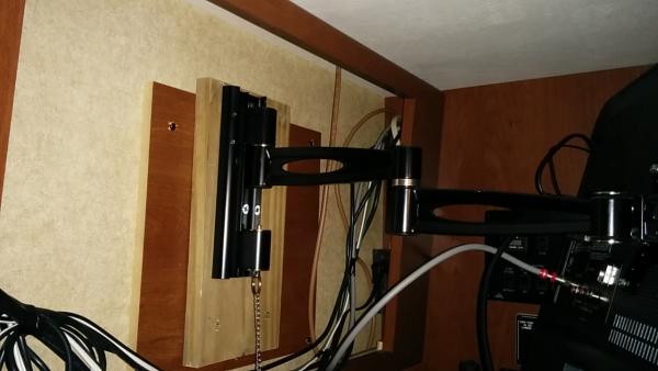 Camping World TV Swivel Mount