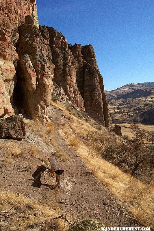 Clarno Arch Trail