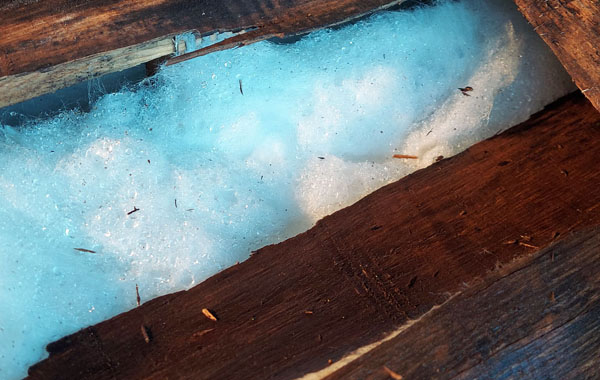 Closeup of the water beads on the insulation. This is "uphill" from the front termination bar. The trailer has been in the barn for over a month now. 