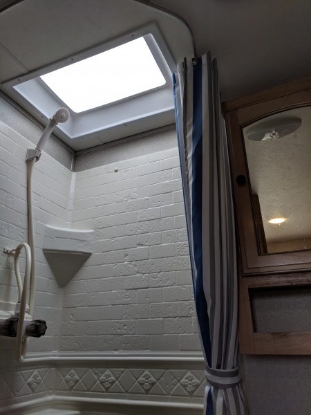 Coachmen Freedom Express Ultra Lite 192RBS Shower