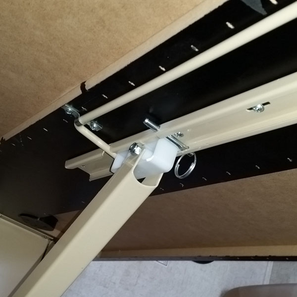 Dinette height adjuster