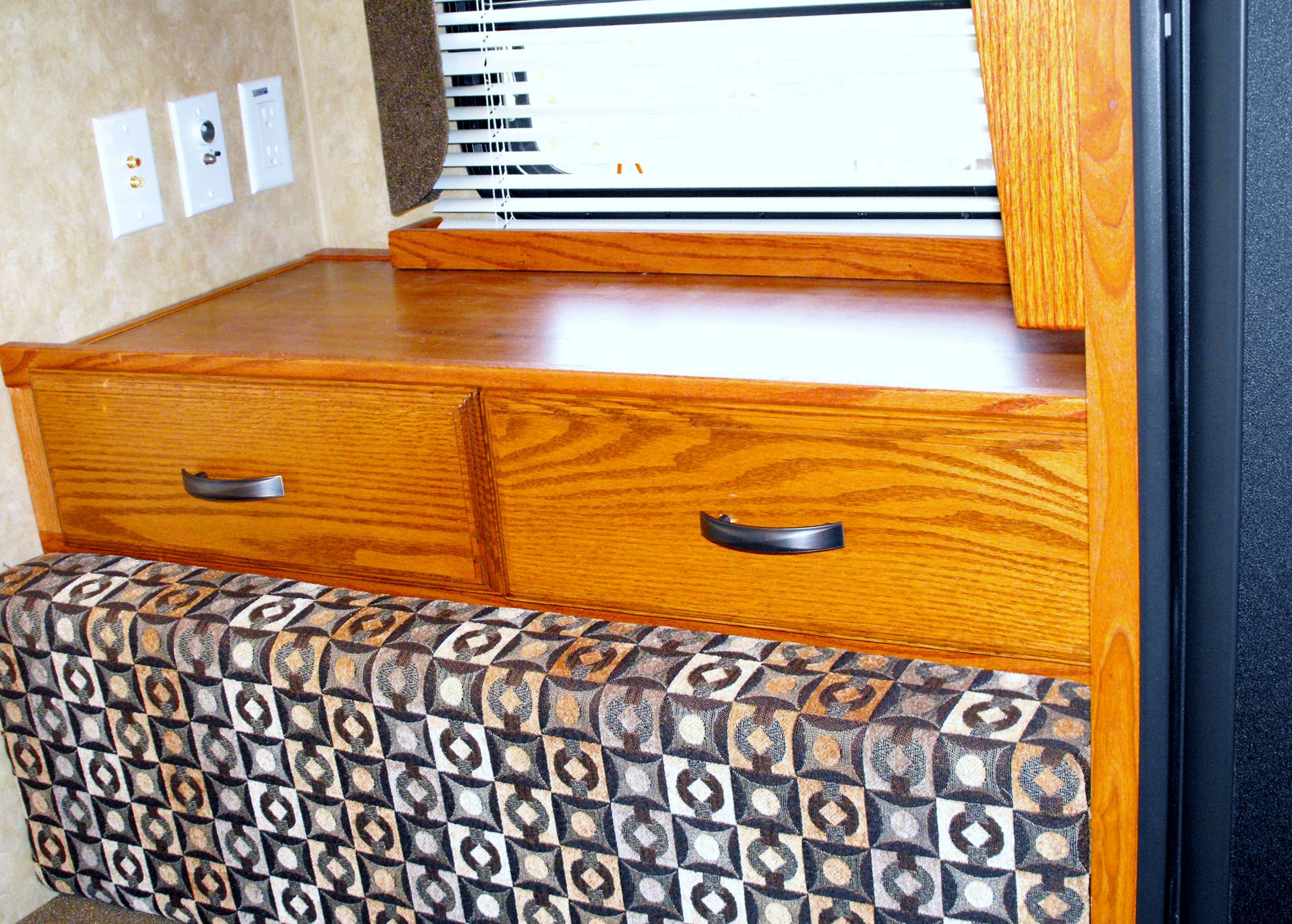 Drawers behind dinette seat