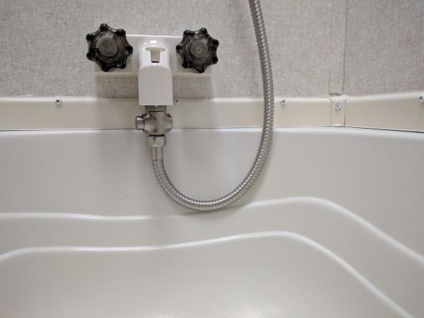 Dura Faucet brushed nickel shower hose.  The hose that comes with the Oxygenics is junk.