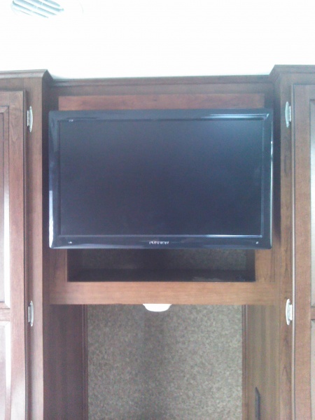 FR3 Bedroom TV 3