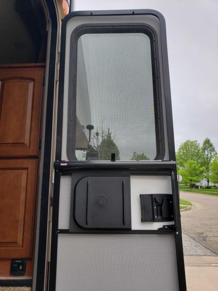 Frameless window interior view