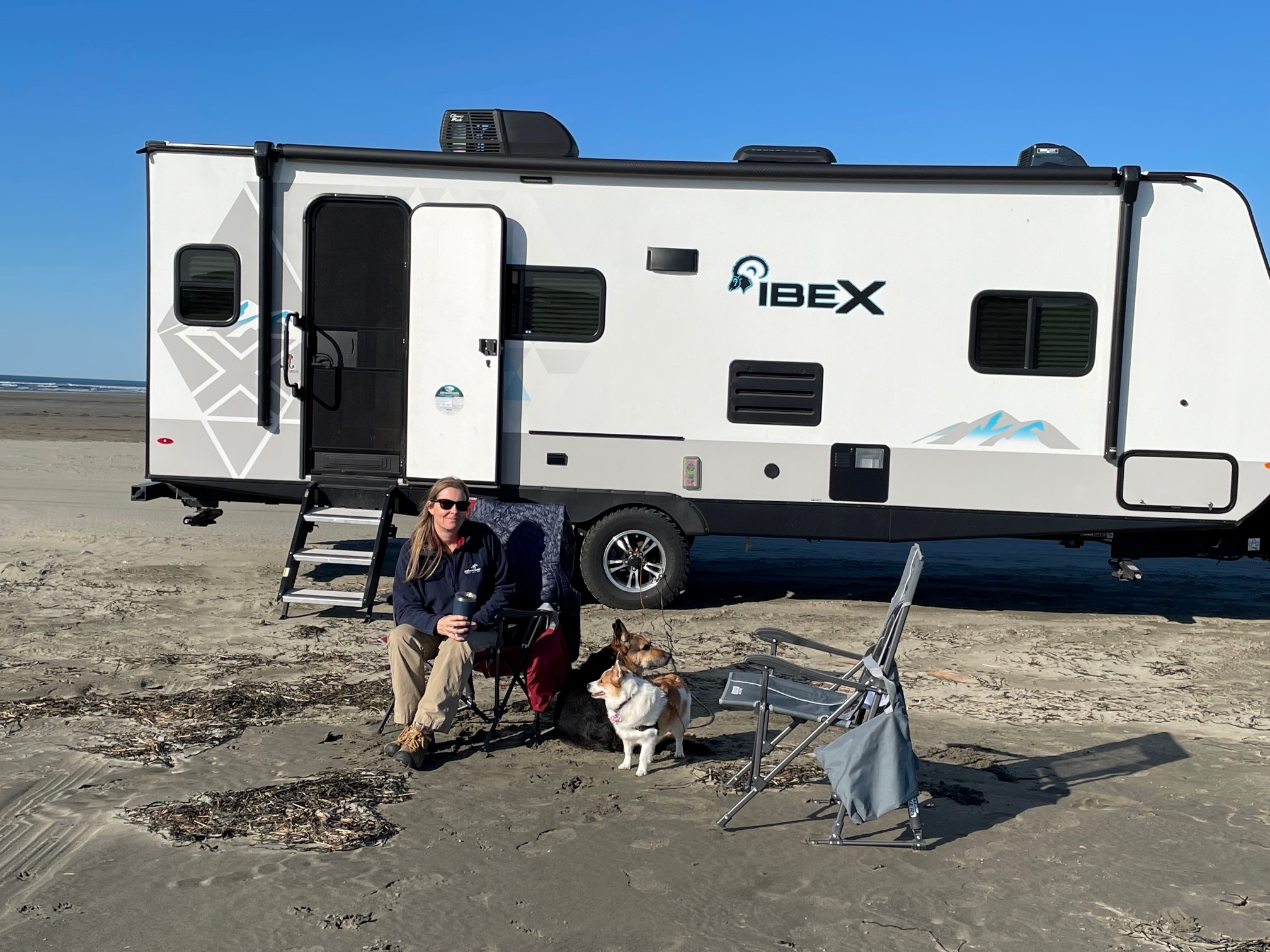 Grayland_Beach_with_the_pups