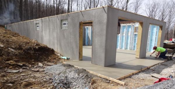 House basement/garage with concrete floor