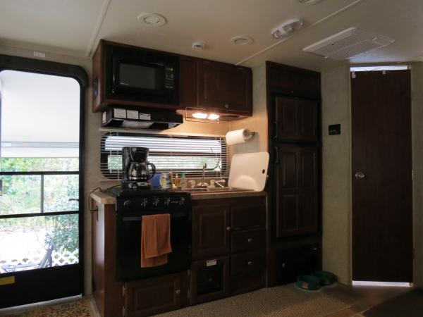 Kitchen area. I'm going to enjoy the larger frig with freezer! (Ice cream is now an option.)