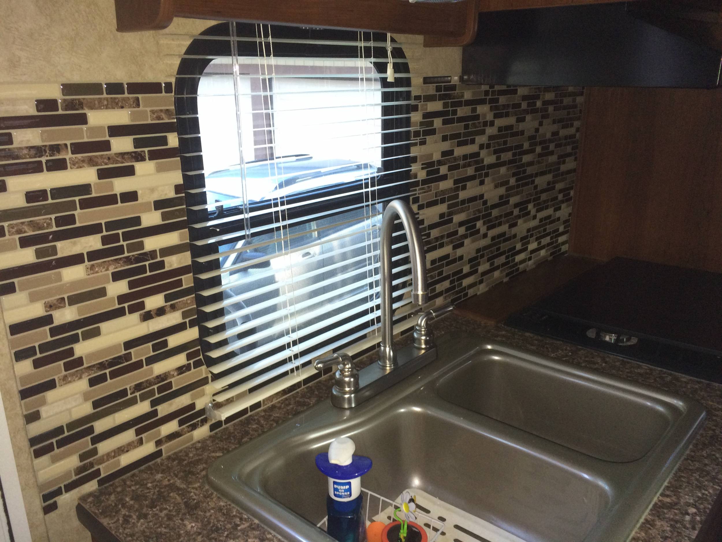 Kitchen / custom back splash