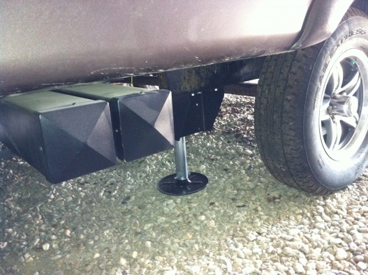 Left rear level jack