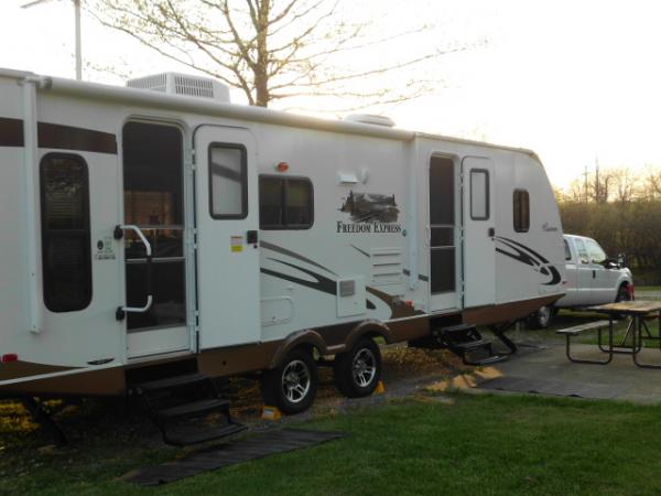 Maiden voyage with our new to us 2011 Coachman Freedom Express 295RLDS - Site N17 full hookup