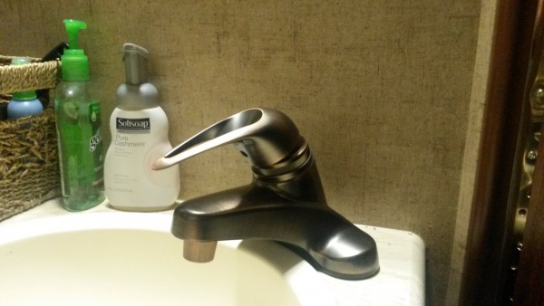 New single handle bathroom faucet