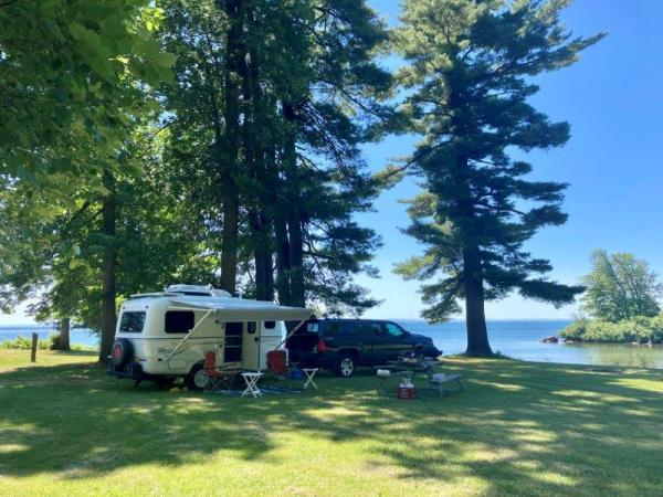 Nice campsite right on the water, no hookups but great view, private beach.