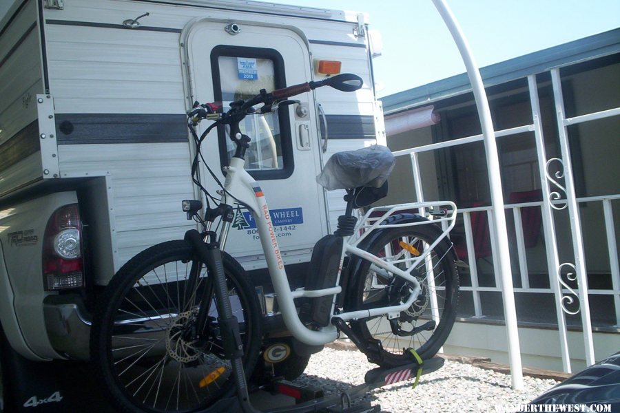 Old carrier with tire "pockets" - Manually lift bike onto carrier.