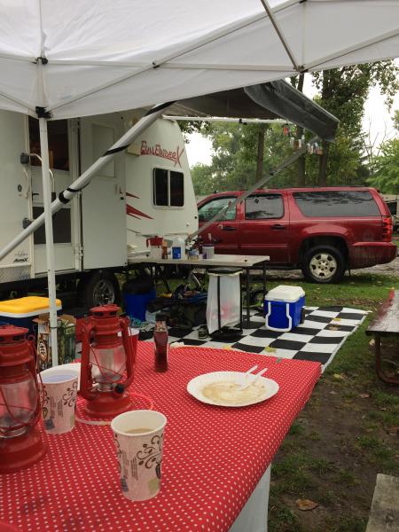 outdoor eating when raining