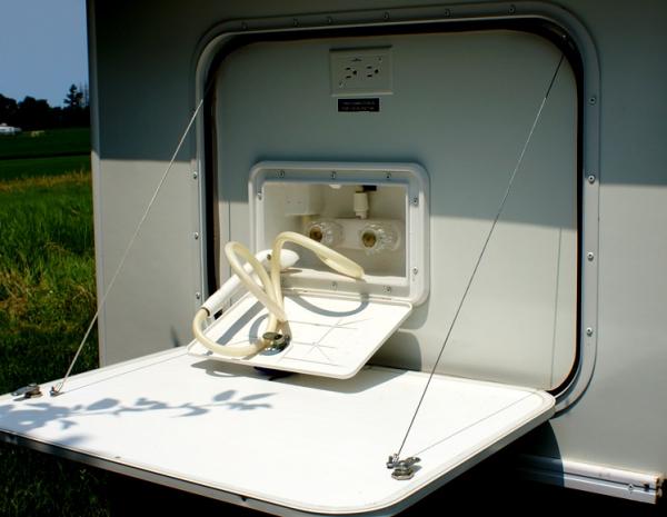 outside wash/shower, electric outlet, shelf