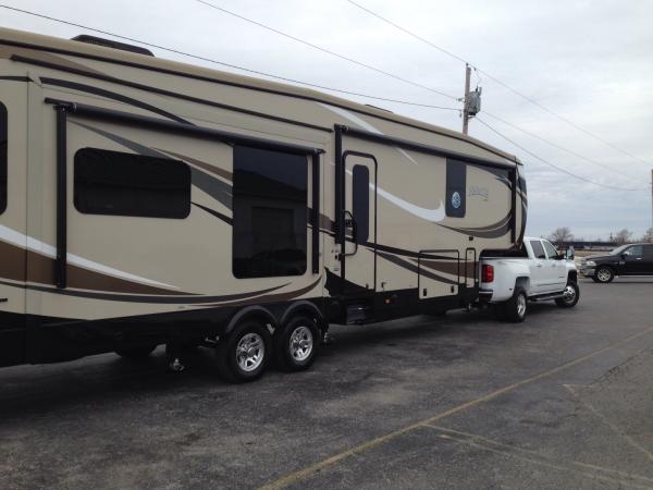 Picking up our new 5th wheel from Yougblood RV in Cape G, MO