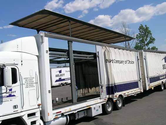 Pop up roof on a car hauler