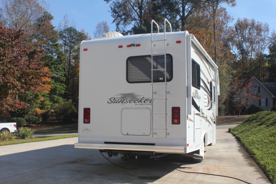 Rear coach, ladder walk on roof