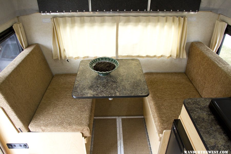 Rear dinette