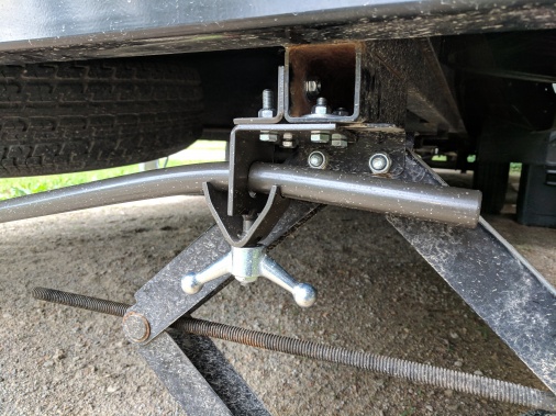 Rear locking bracket