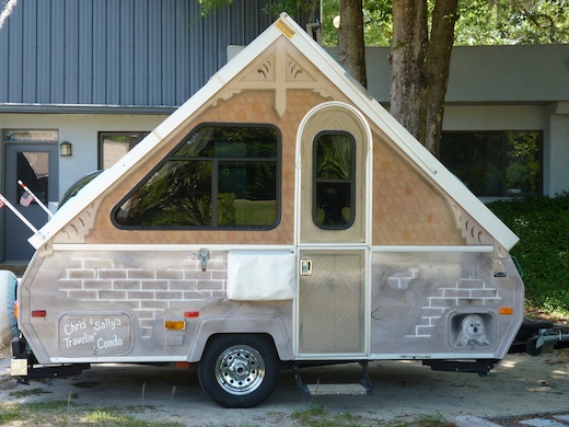 Right side of Snoopy Twoo is "gingerbread" house with simulated decorative wood that is actually just sir brushed detail.