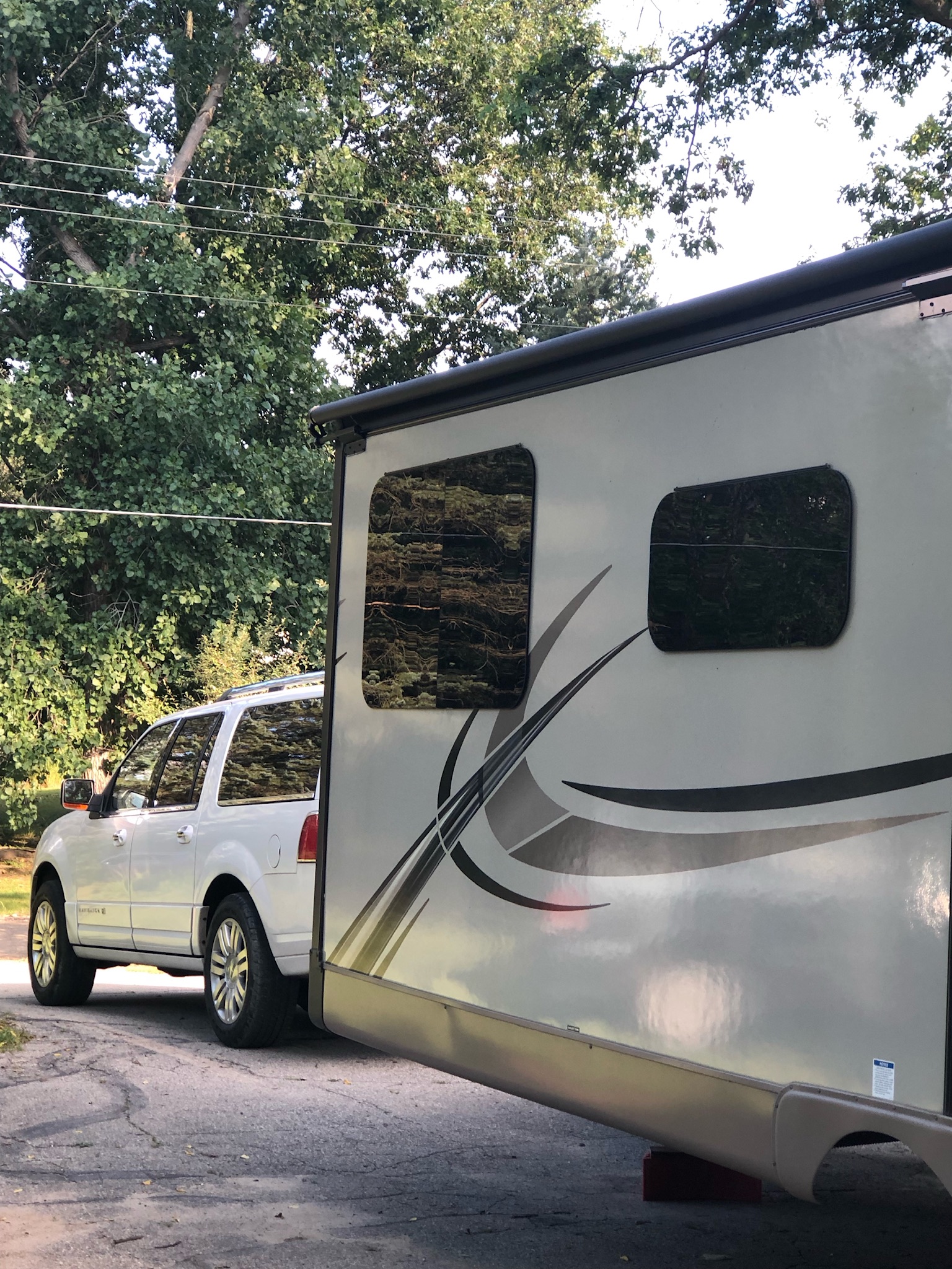 Rockwood Ultra Lite 2019...2013 Lincoln Navigator