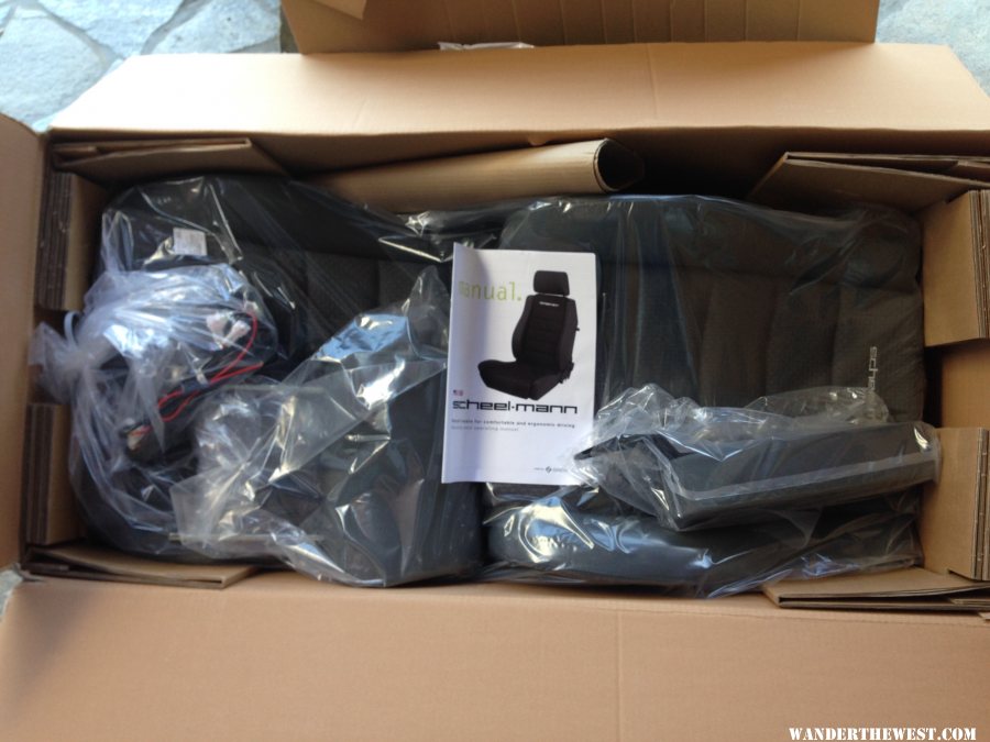 Scheel-Mann Vario F seat delivered in heavy cardboard shipping box