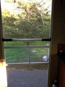 Screen door cross bar