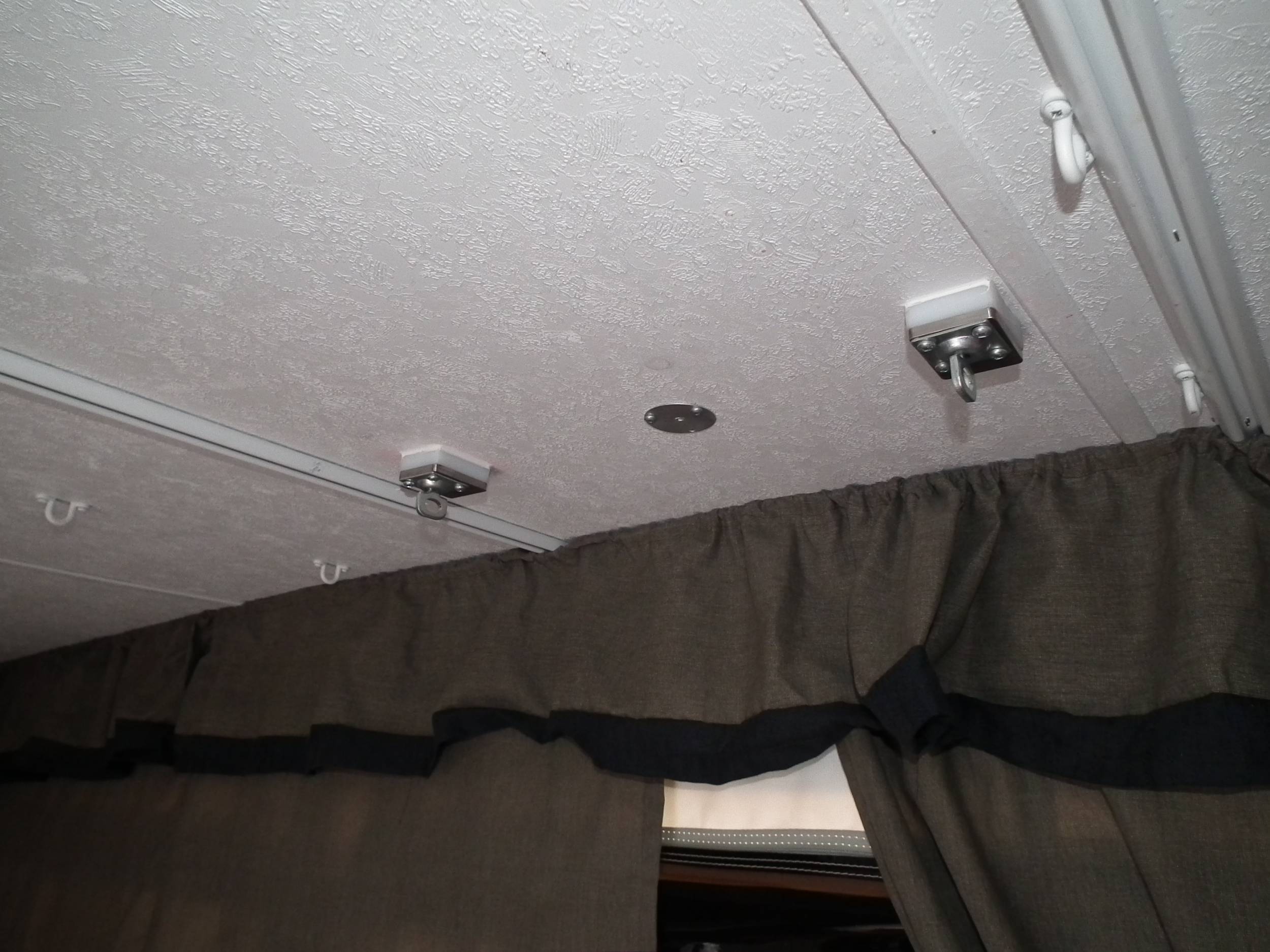 Screen Door  Roof mounts