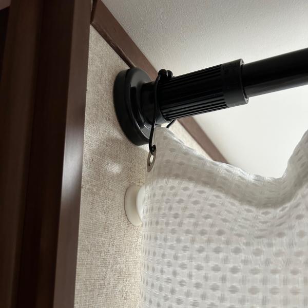 Shower curtain magnet clasp - closed