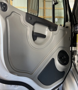 Sport Chassis door panels with speakers