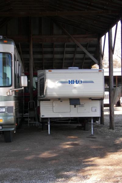 Sting32's 95 5th, front view, lowered, next to a 97 Sahara Safari Motorcoach