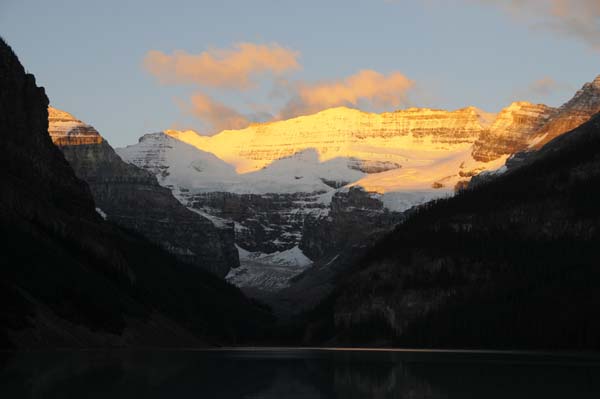 Sunrise at Lake Louise. The sun rises behind my back and the first thing that lights up is the glacier on the mountain.