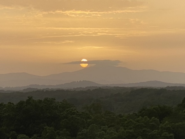 Sunset Saturday night. Looks like Dist cloud made for a golden sunset.