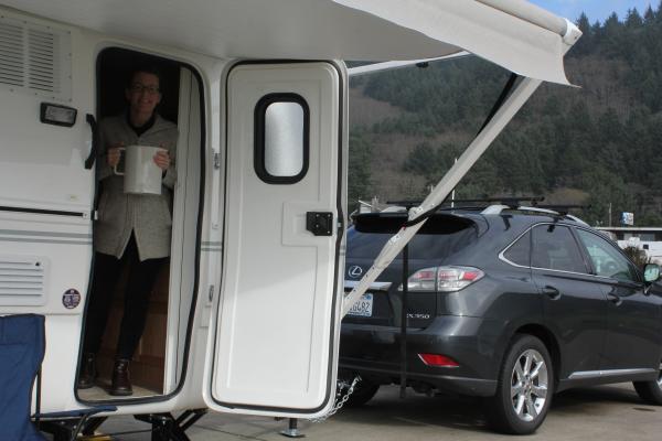 Tea time! As long time tent campers we felt VERY spoiled to have hot running water and use of our electric kettle!