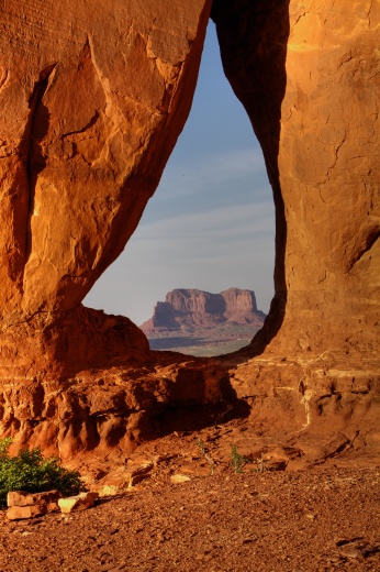 Teardrop Arch View, Monument Valley Tribal Park