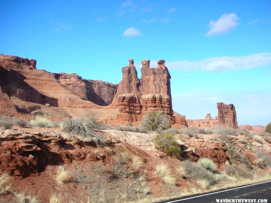 The Three Gossips in Arches