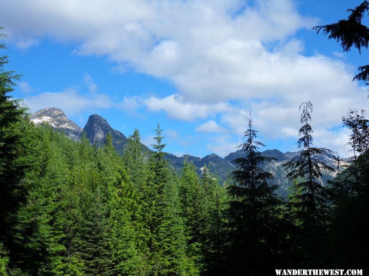 Trail to Gwillim Lakes (8).jpg