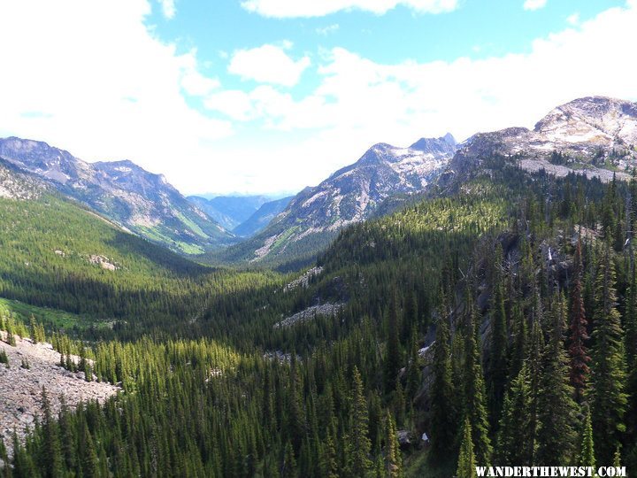 Trail to Gwillim Lakes.jpg