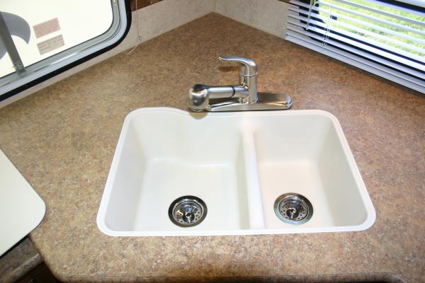 Under-Mount Kitchen Sink w/Standard Drains & Pull-Out Faucet