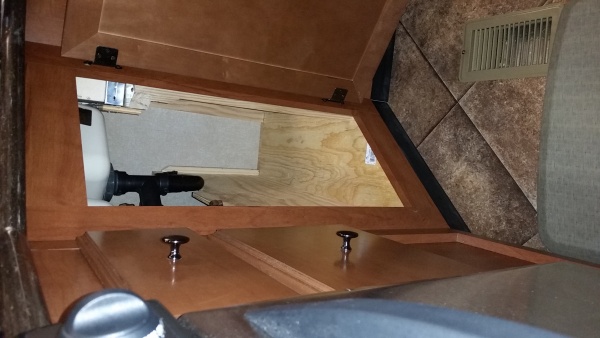 under sink room and support for upper drawer