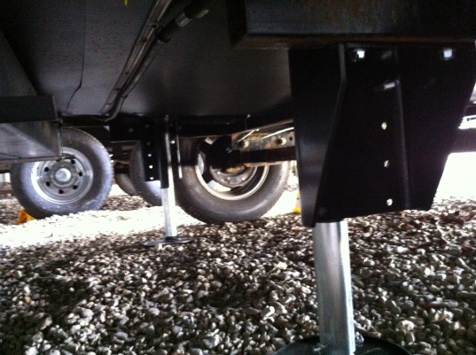 View of both rear leveler jacks