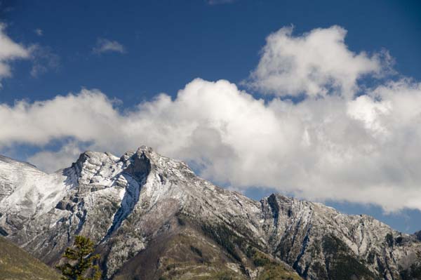 When we first arrived, the mountains were bare of snow. One night there was a dusting of snow at higher elevations, and the mountains immediately look