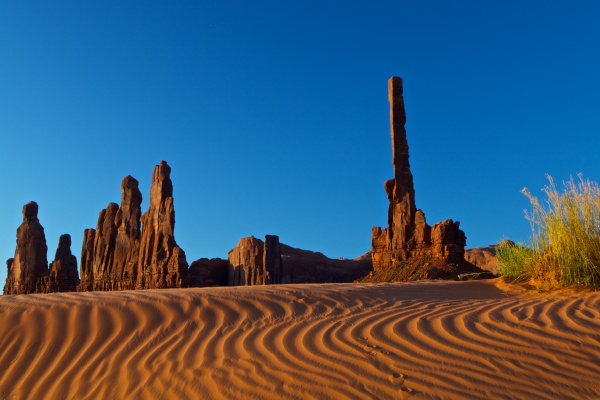 Yei Bi Chei and Totem Pole, Monument Valley Tribal Park